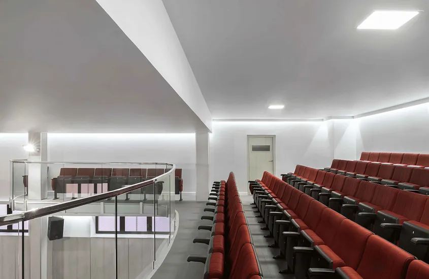 Cota Cero Interiorismo sala de actos