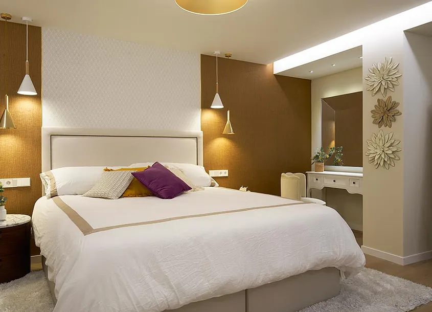 Cota Cero Interiorismo cama con cojines