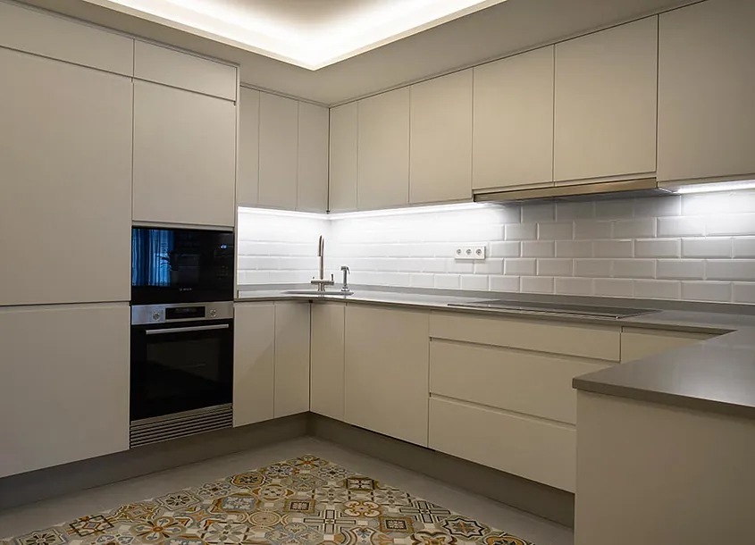 Cota Cero Interiorismo cocina blanca