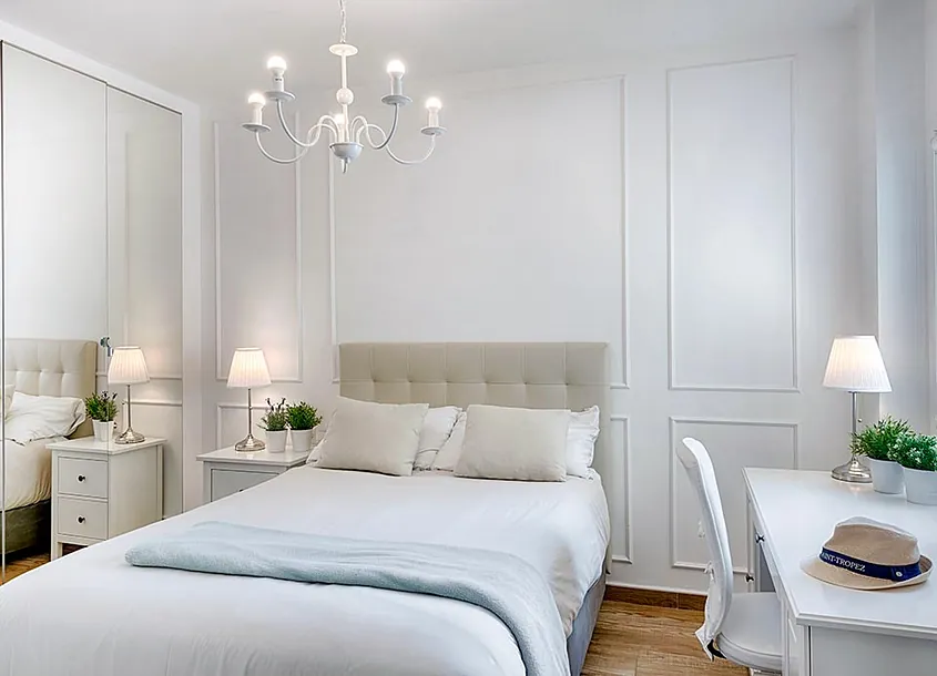 Cota Cero Interiorismo habitación blanca