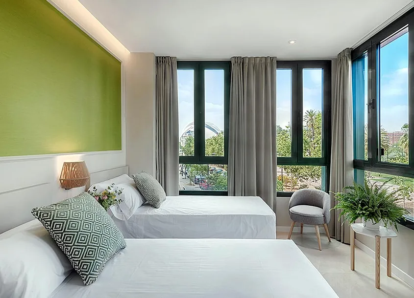 Cota Cero Interiorismo habitación iluminada